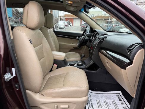 Used 2013 Kia Sorento EX w/ EX V6 Premium Pkg image 10