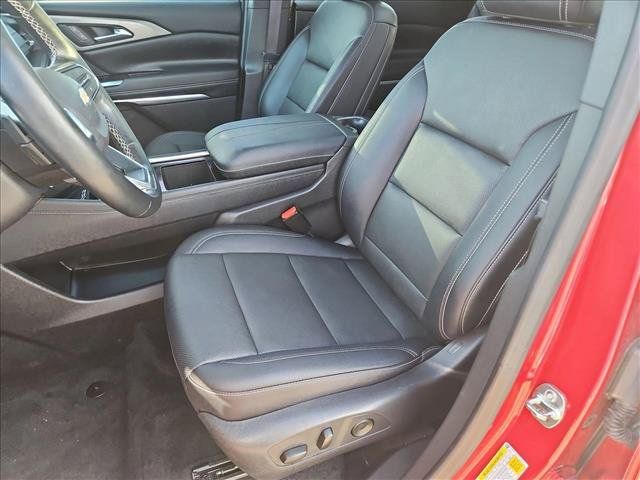 Certified 2025 Chevrolet Traverse LT w/ Sun and Wheel Package FWD image 16
