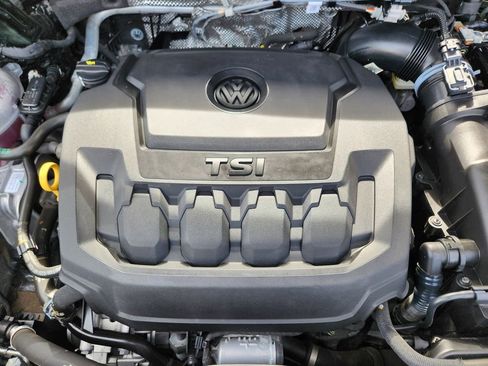 Used 2021 Volkswagen Tiguan SE w/ Panoramic Sunroof Package image 19