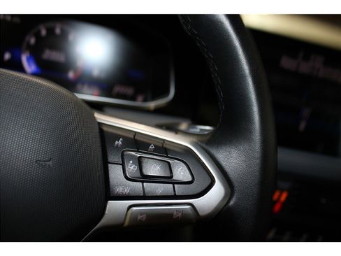 Used 2025 Volkswagen Jetta SE image 27