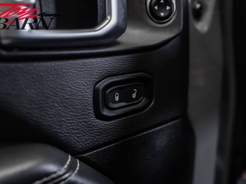Used 2023 Jeep Wrangler Unlimited Sahara AWD/4WD image 18