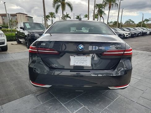 Used 2025 BMW i5 eDrive40i image 10