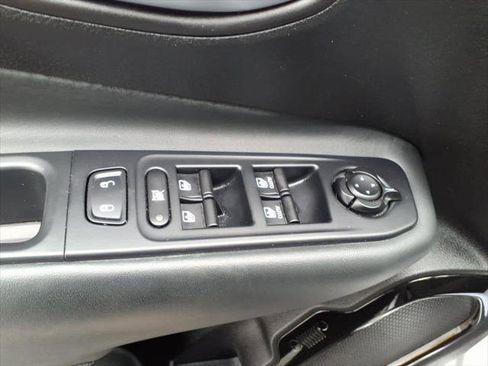 Used 2019 Jeep Renegade Altitude w/ Quick Order Package 2XM AWD/4WD image 15