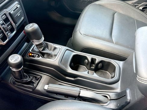 Used 2022 Jeep Wrangler Unlimited Sahara w/ Cold Weather Group image 18