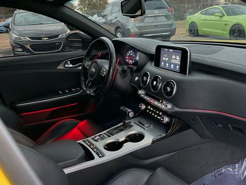 Used 2018 Kia Stinger GT image 19
