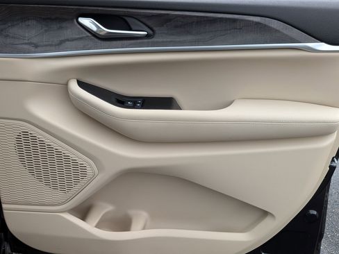 Certified 2024 Jeep Grand Cherokee Limited w/ Black Appearance Package image 36