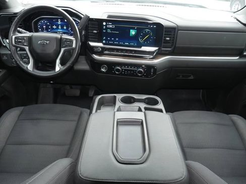 Used 2022 Chevrolet Silverado 1500 LT AWD/4WD image 7