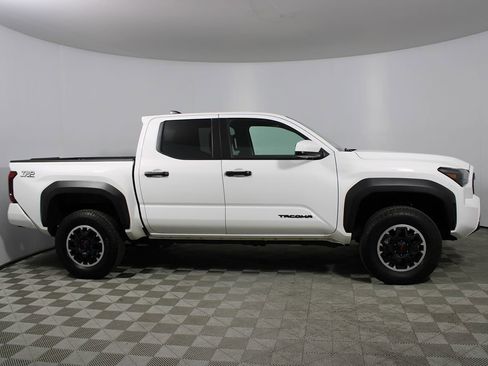 Used 2024 Toyota Tacoma TRD Off-Road image 34