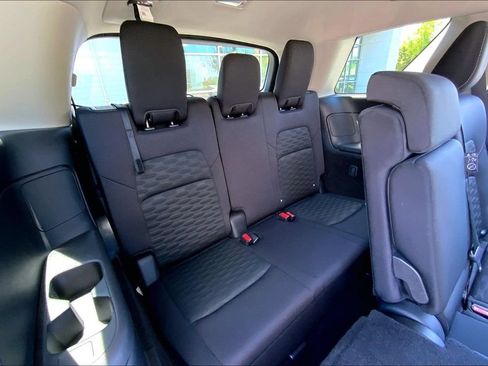 Used 2025 Nissan Pathfinder SV AWD/4WD image 18