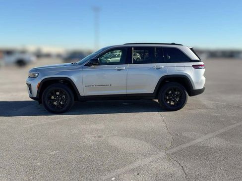 New 2026 Jeep Grand Cherokee Altitude image 6