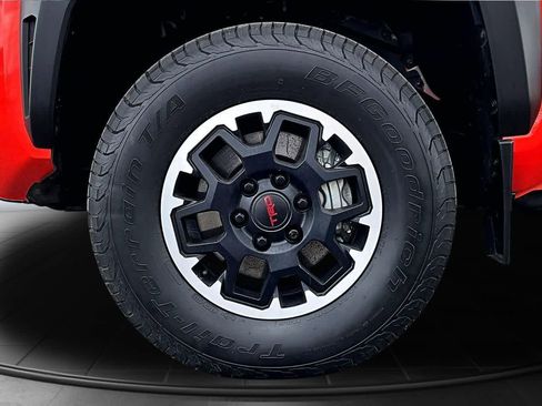 Used 2024 Toyota Tacoma TRD Off-Road w/ TRD Off Road Upgrade Package AWD/4WD image 8