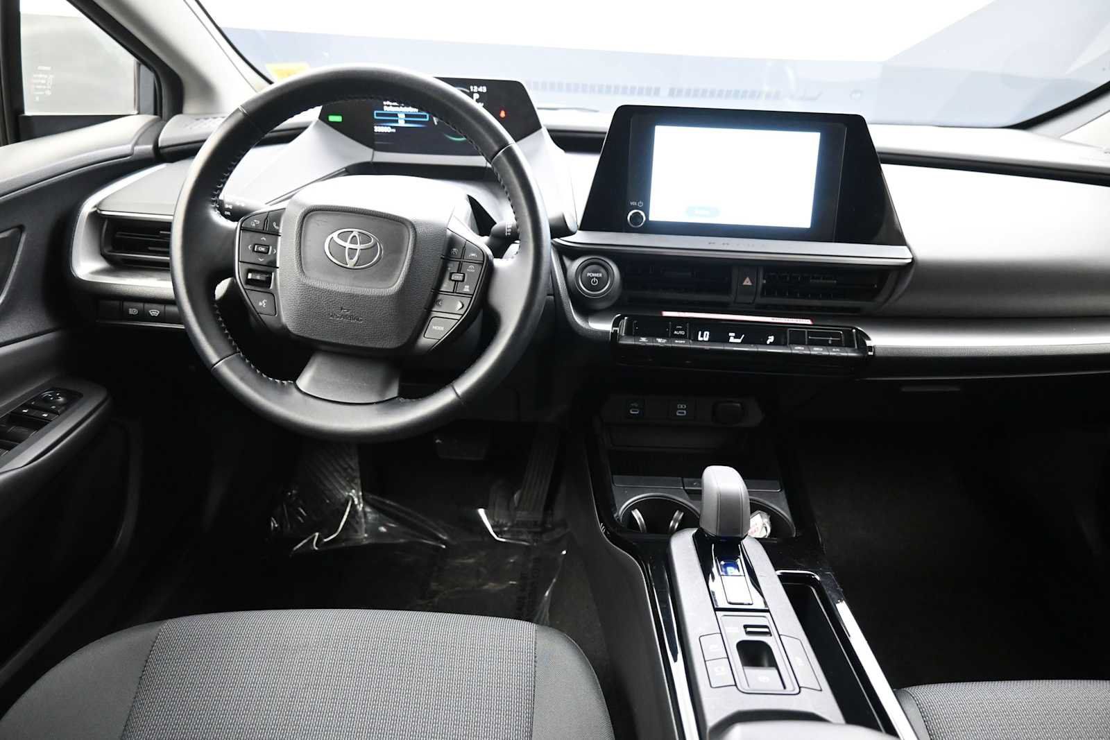 Used 2025 Toyota Prius LE FWD image 20