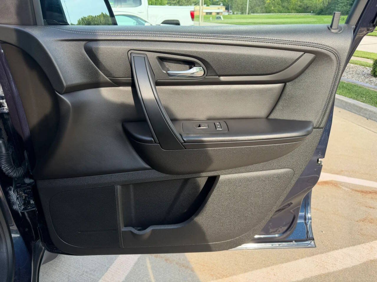 Used 2015 Chevrolet Traverse LT FWD image 23