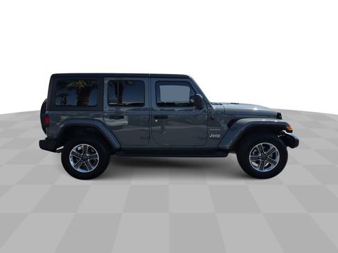 Used 2022 Jeep Wrangler Unlimited Sahara AWD/4WD image 9