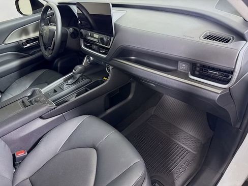 Used 2024 Toyota Grand Highlander XLE image 31
