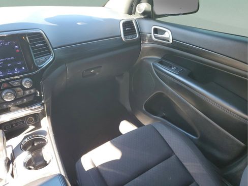 Certified 2019 Jeep Grand Cherokee Laredo w/ 18" Wheel & 8.4" Radio Group image 10