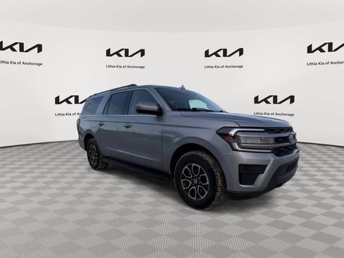 Used 2023 Ford Expedition Max XLT image 2