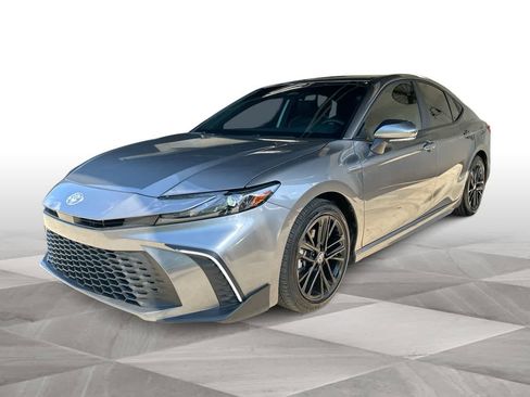 Used 2025 Toyota Camry SE w/ Convenience Package FWD image 4