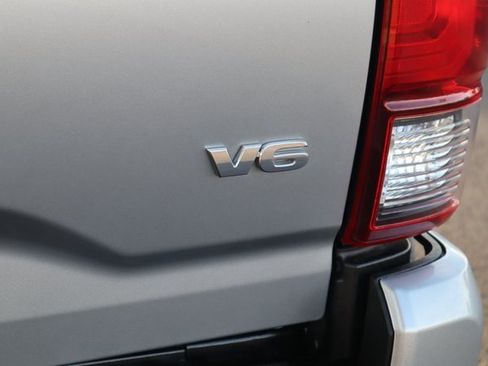 Used 2022 Toyota Tacoma TRD Off-Road image 15