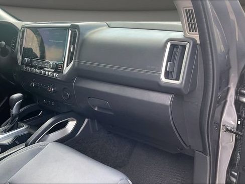 Used 2025 Nissan Frontier SV RWD image 14