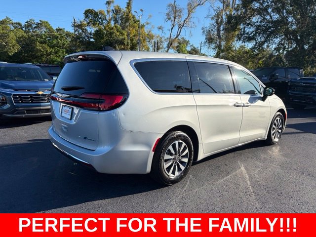 Used 2024 Chrysler Pacifica Limited FWD image 6