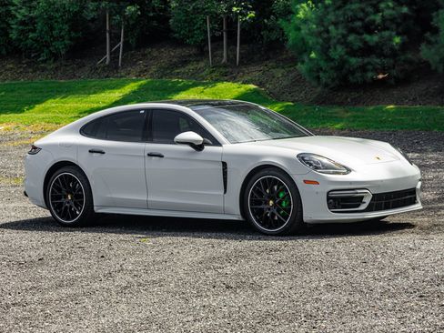 Used 2022 Porsche Panamera w/ Premium Package image 11