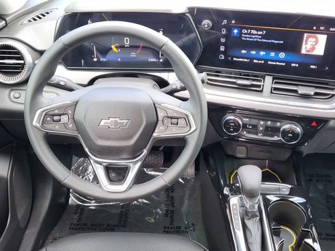 Used 2025 Chevrolet Trax ACTIV FWD image 26