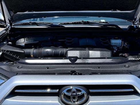 Used 2021 Toyota 4Runner SR5 AWD/4WD image 31
