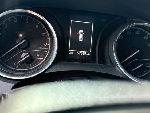 Used 2018 Toyota Camry SE FWD image 9