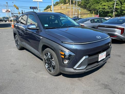 Used 2025 Hyundai Kona SEL FWD image 2