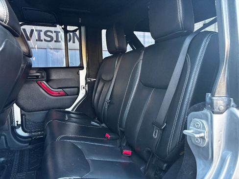 Used 2015 Jeep Wrangler Unlimited Rubicon w/ Connectivity Group AWD/4WD image 16