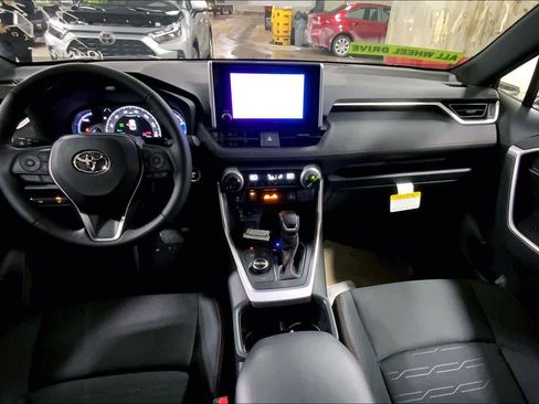 New 2025 Toyota RAV4 SE image 5