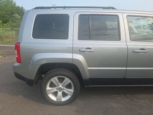 Used 2015 Jeep Patriot Latitude AWD/4WD image 7