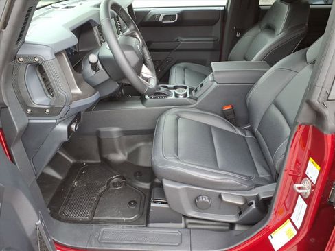 New 2025 Ford Bronco Badlands image 9