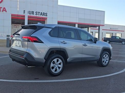 Used 2022 Toyota RAV4 LE image 6