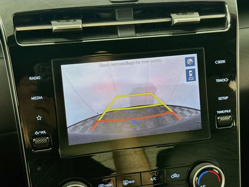 Used 2023 Hyundai Santa Cruz SE AWD/4WD image 3
