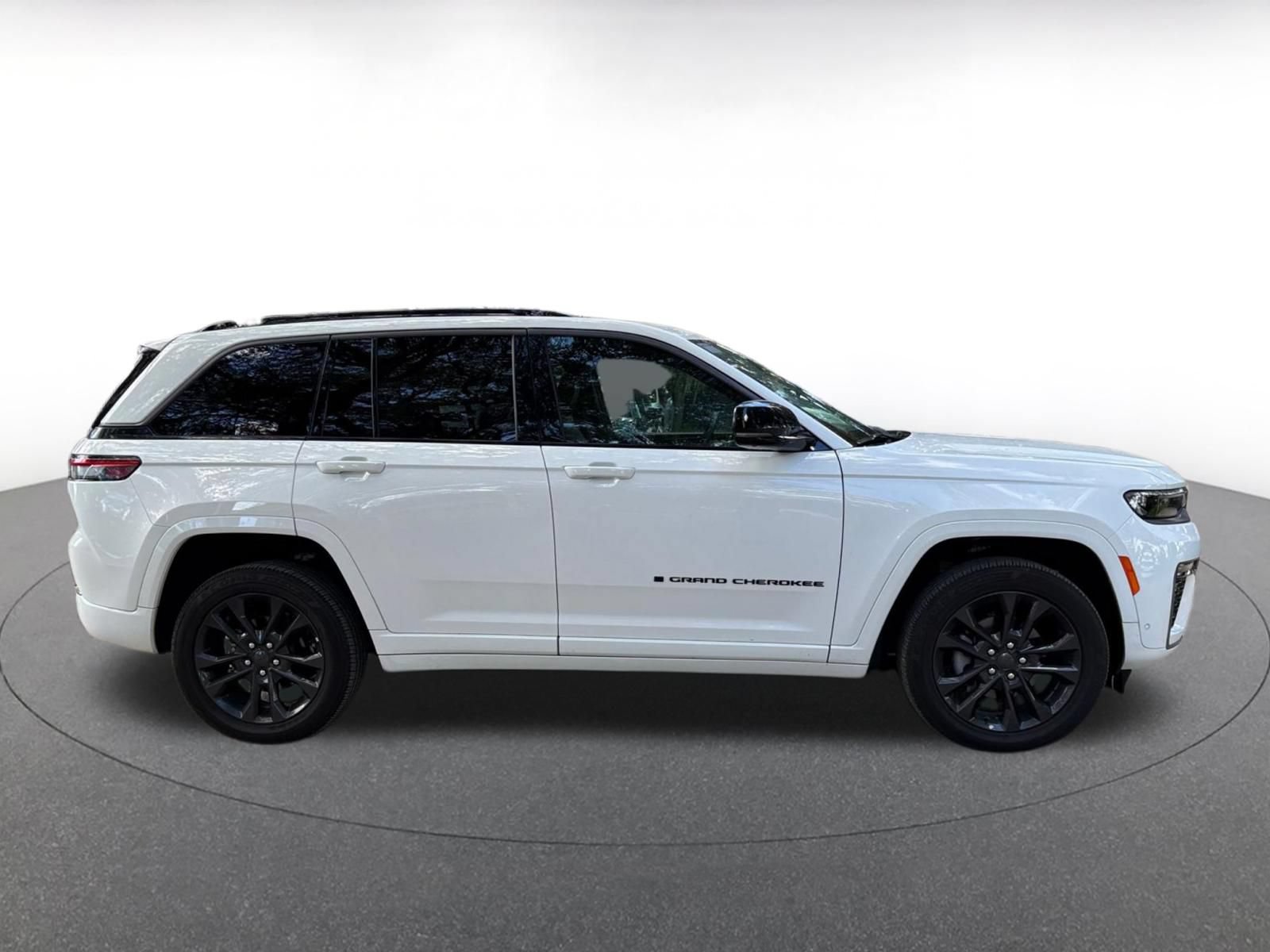 Used 2026 Jeep Grand Cherokee Limited AWD/4WD image 13