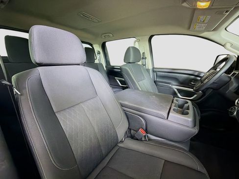 Used 2017 Nissan Titan SV image 27
