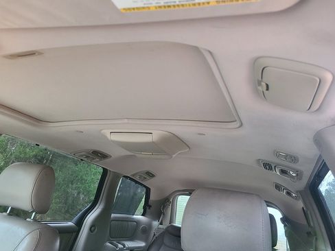 Used 2004 Toyota Sienna XLE image 12