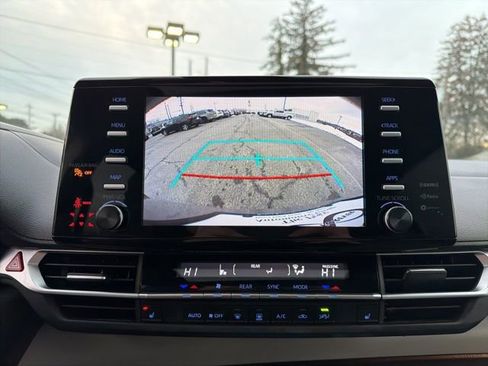 Used 2024 Toyota Sienna XLE image 19