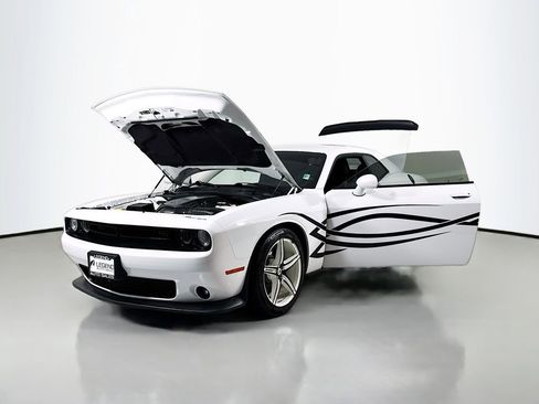 Used 2019 Dodge Challenger R/T w/ Driver Convenience Group image 19