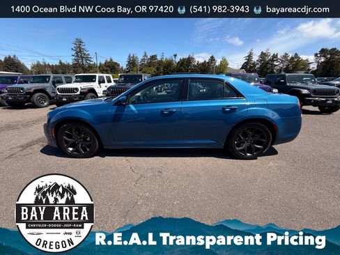 Used 2022 Chrysler 300 Touring L RWD image 10