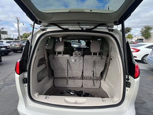 Used 2017 Chrysler Pacifica Touring image 11