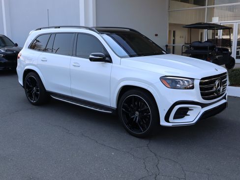 Used 2024 Mercedes-Benz GLS 580 4MATIC image 2