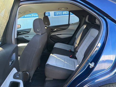 Used 2022 Chevrolet Equinox LT w/ Driver Convenience Package image 12