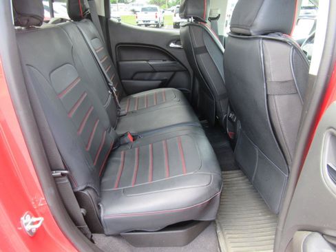 Used 2020 Chevrolet Colorado LT w/ LPO, Premium Interior Package AWD/4WD image 36