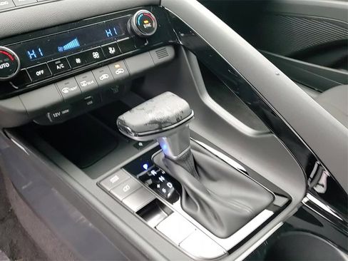 Certified 2025 Hyundai Elantra SEL w/ Cargo Package image 30