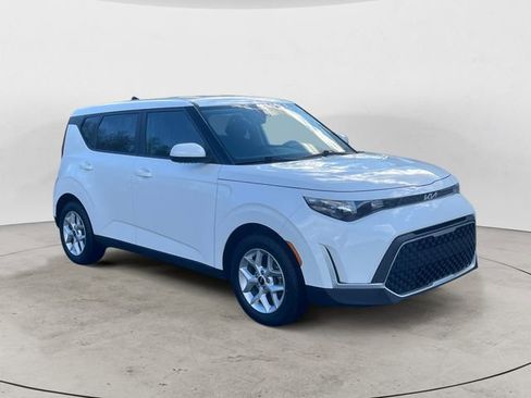 Used 2024 Kia Soul LX w/ Option Group 015 FWD image 7
