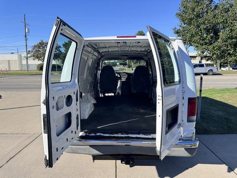 Used 2002 Ford E-250 and Econoline 250 image 36