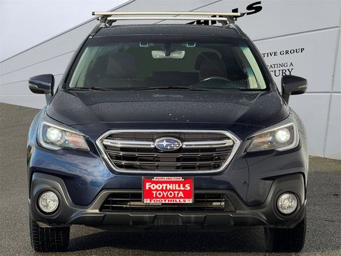 Used 2018 Subaru Outback 3.6R Touring image 2